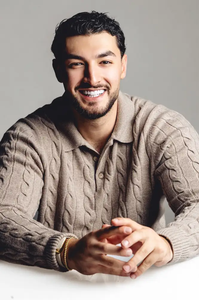 Rayan Berangi - Professionelles Portrait im BĂŒro